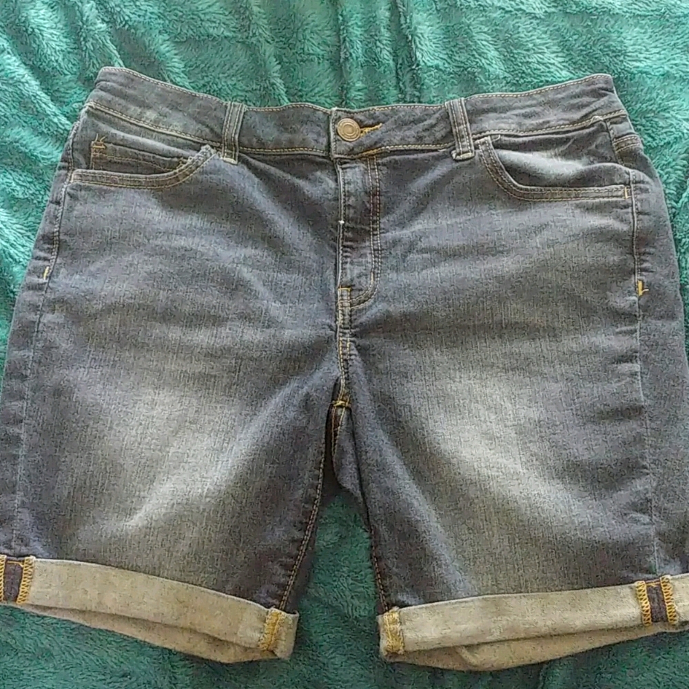 Bermuda short.